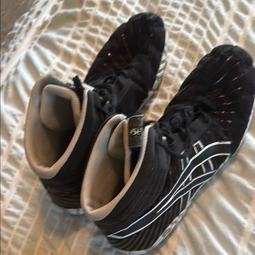 Asics Black and White Wrestling Shoes with Textured Upper